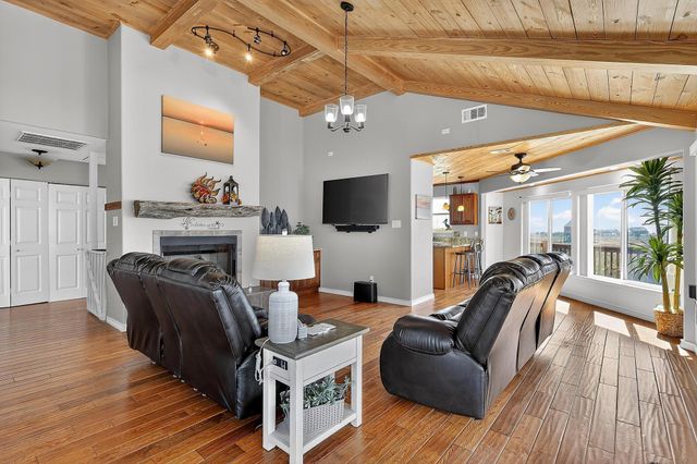 1124 Faggards Road, Gilchrist, TX 77617