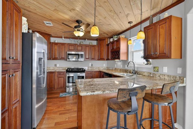 1124 Faggards Road, Gilchrist, TX 77617