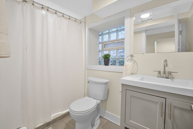 2541 N 76th Avenue, Elmwood Park, IL 60707