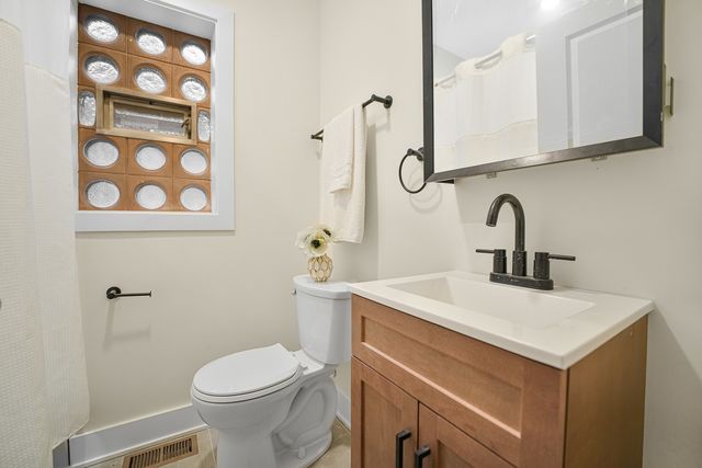 2541 N 76th Avenue, Elmwood Park, IL 60707