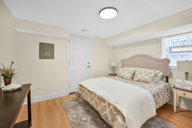 2541 N 76th Avenue, Elmwood Park, IL 60707