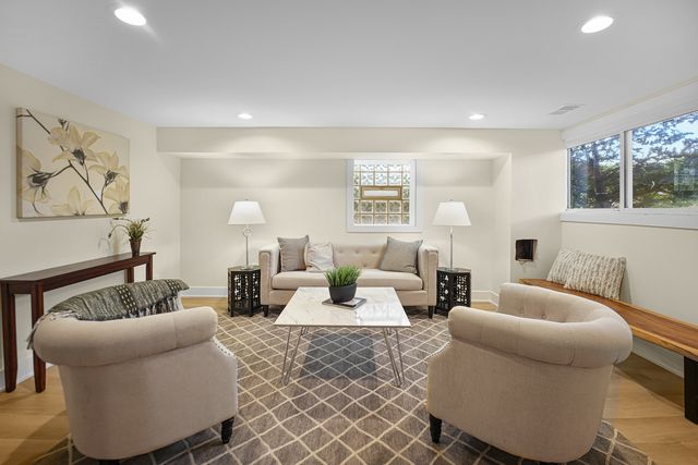 2541 N 76th Avenue, Elmwood Park, IL 60707