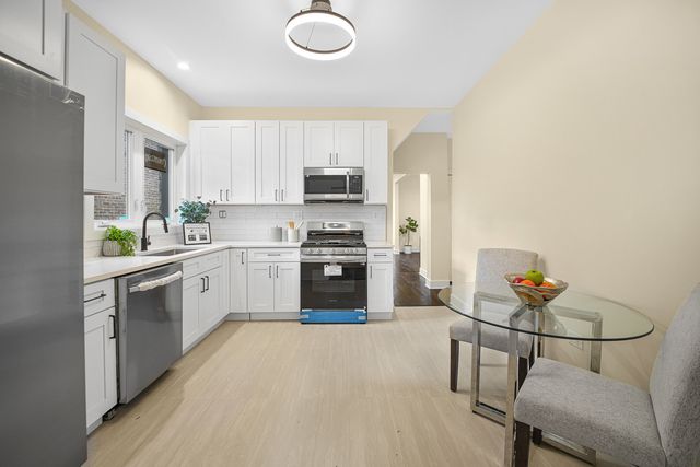 2541 N 76th Avenue, Elmwood Park, IL 60707