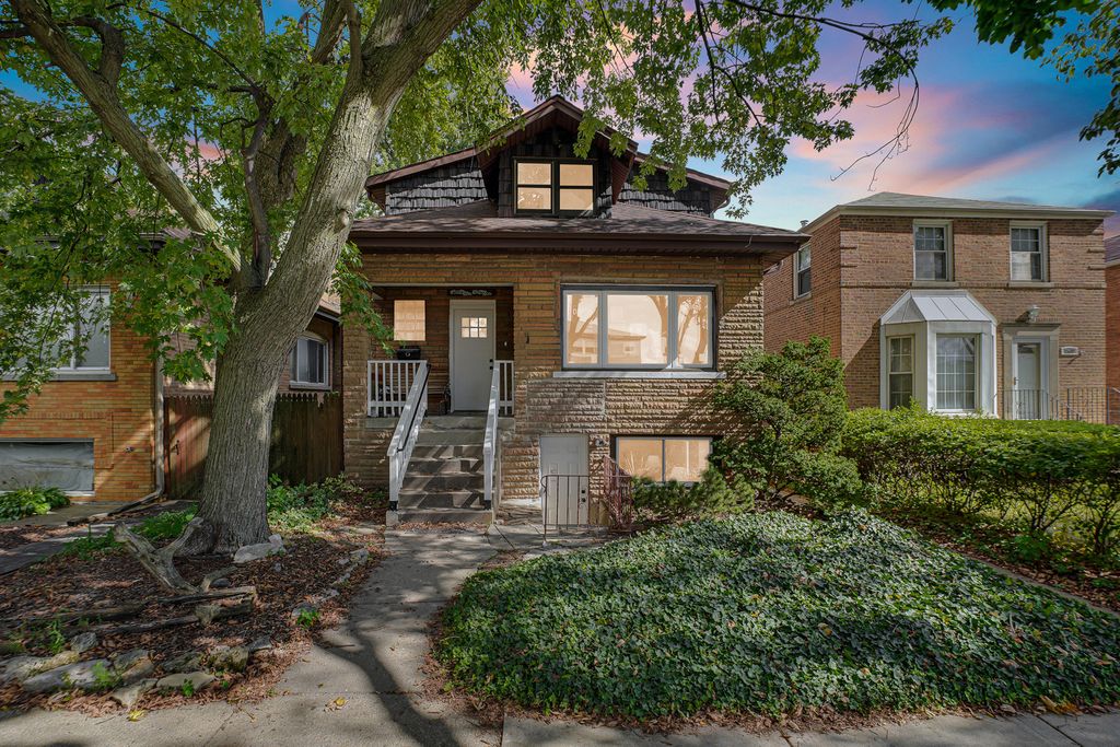 2541 N 76th Avenue, Elmwood Park, IL 60707