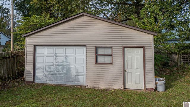 815 N 22nd St, Paducah, KY 42001