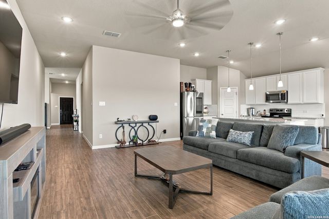 155 ARCHED OAK LOOP, Floresville, TX 78114