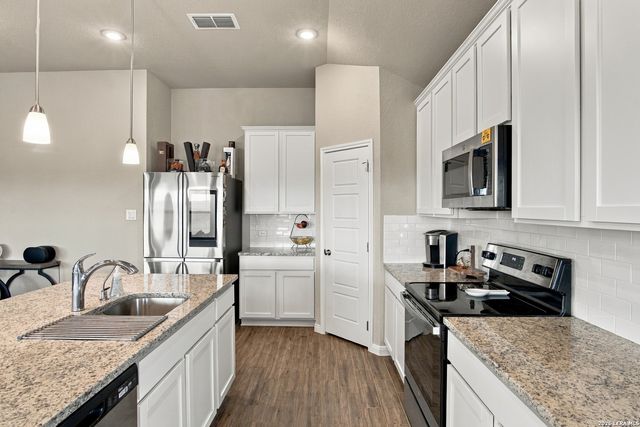155 ARCHED OAK LOOP, Floresville, TX 78114