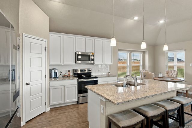 155 ARCHED OAK LOOP, Floresville, TX 78114