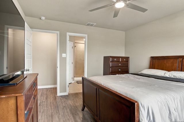 155 ARCHED OAK LOOP, Floresville, TX 78114