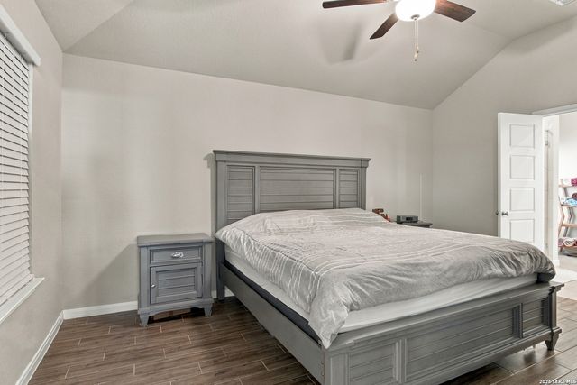 155 ARCHED OAK LOOP, Floresville, TX 78114