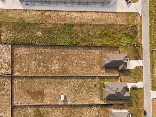 155 ARCHED OAK LOOP, Floresville, TX 78114