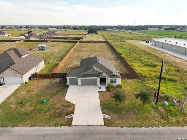 155 ARCHED OAK LOOP, Floresville, TX 78114