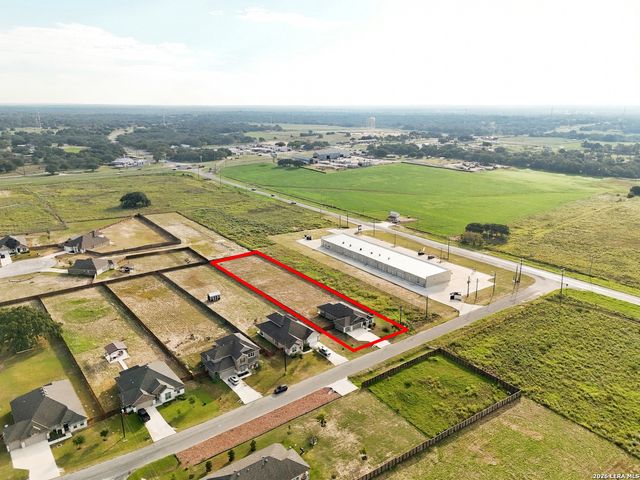 155 ARCHED OAK LOOP, Floresville, TX 78114