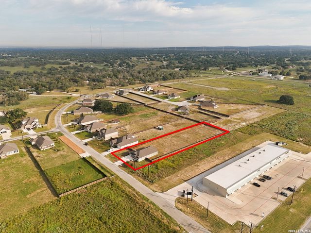 155 ARCHED OAK LOOP, Floresville, TX 78114