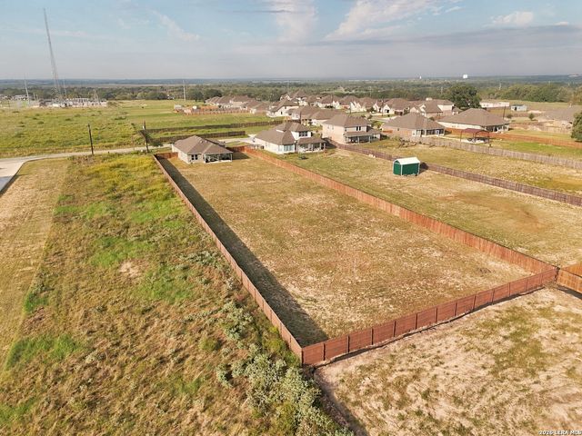 155 ARCHED OAK LOOP, Floresville, TX 78114