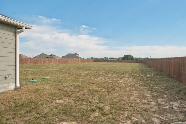 155 ARCHED OAK LOOP, Floresville, TX 78114