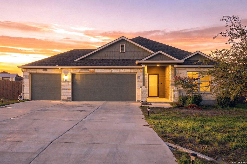 155 ARCHED OAK LOOP, Floresville, TX 78114