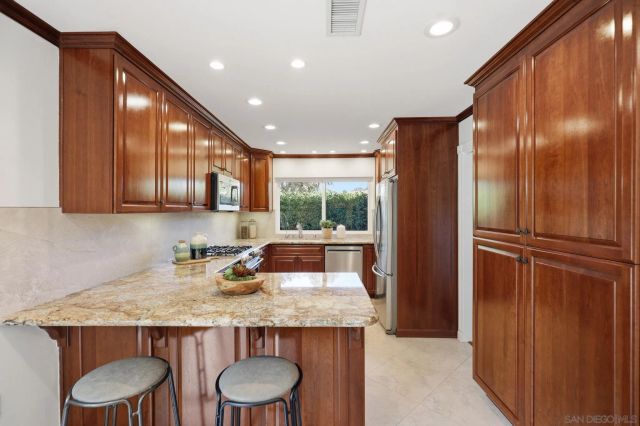 2055 Caminito San Nicholas, La Jolla, CA 92037
