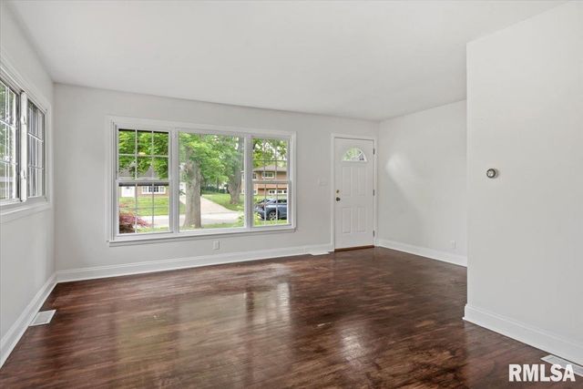 306 WILLOW GLEN Way, Chatham, IL 62629