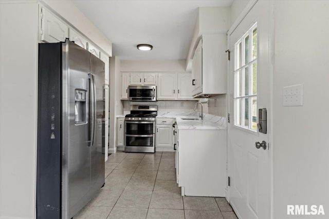 306 WILLOW GLEN Way, Chatham, IL 62629