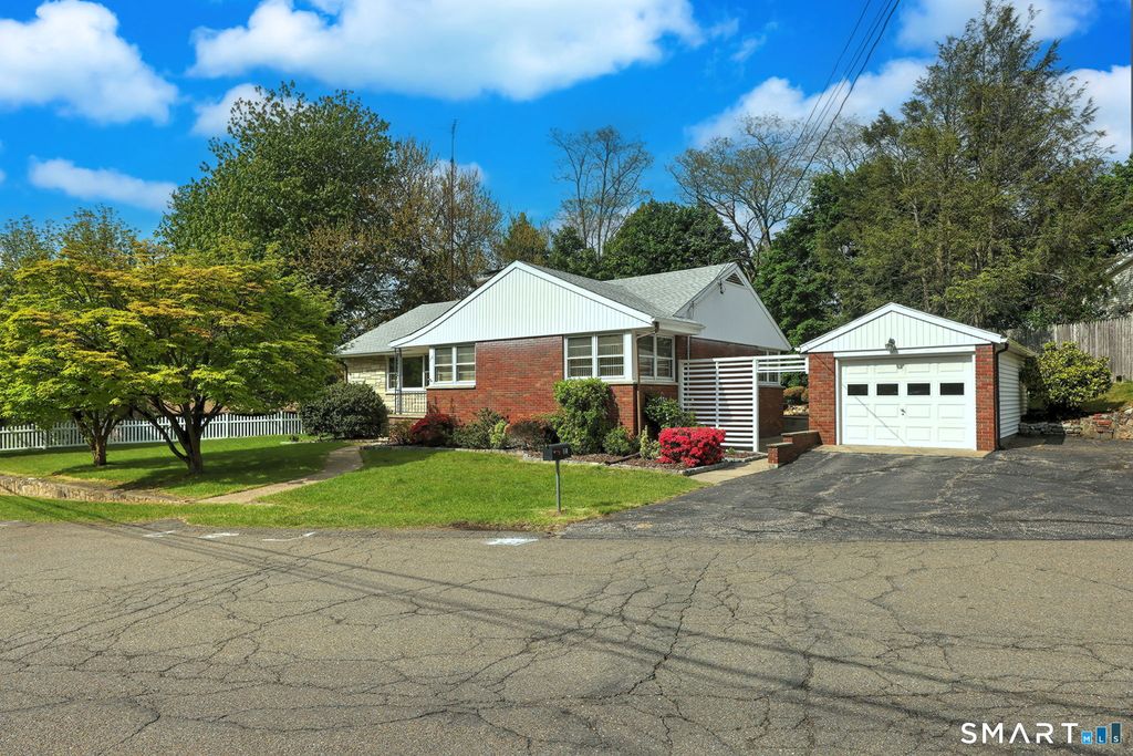 110 Beauvue Terrace, Bridgeport, CT 06606