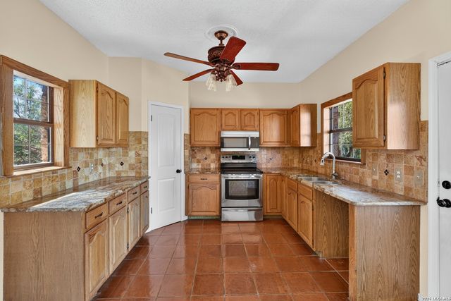 13415 SLEEPY OAKS LN, San Antonio, TX 78253