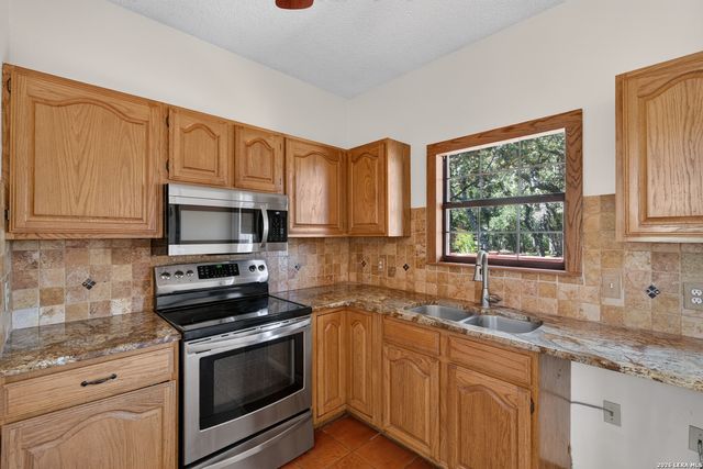 13415 SLEEPY OAKS LN, San Antonio, TX 78253