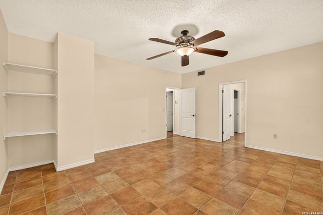 13415 SLEEPY OAKS LN, San Antonio, TX 78253