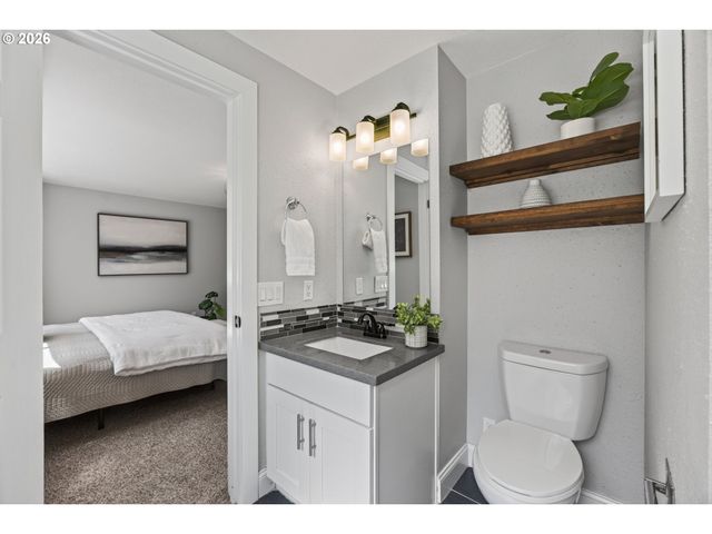 17330 Nw LONEROCK Ln, Beaverton, OR 97006