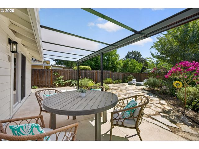 17330 Nw LONEROCK Ln, Beaverton, OR 97006