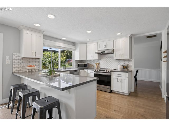 17330 Nw LONEROCK Ln, Beaverton, OR 97006