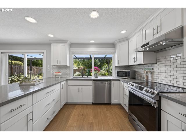 17330 Nw LONEROCK Ln, Beaverton, OR 97006