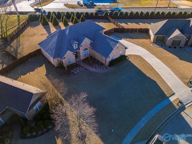 25166 Castlebury Drive, Athens, AL 35613