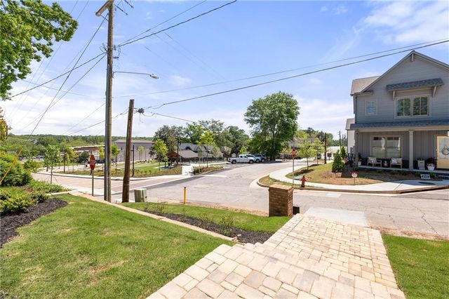 5602 Pine Street, Flowery Branch, GA 30542