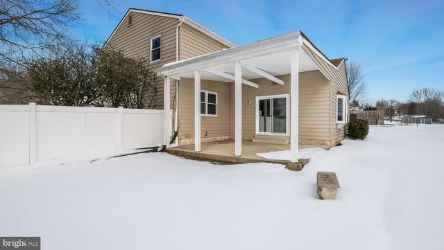 79 LYNWOOD DR, Chalfont, PA 18914