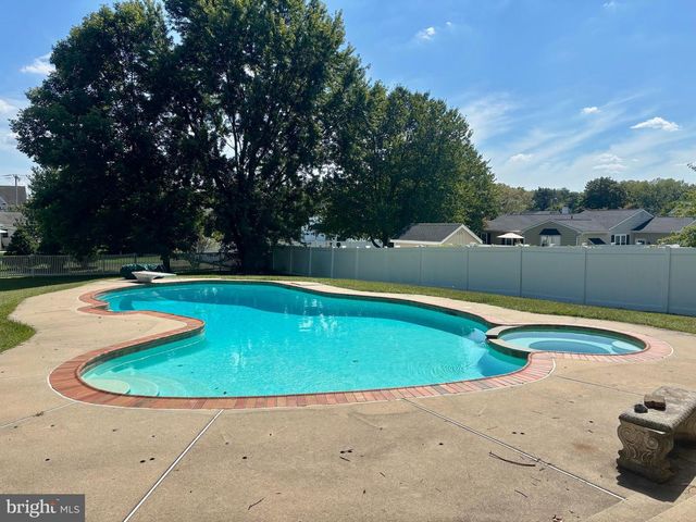 79 LYNWOOD DR, Chalfont, PA 18914