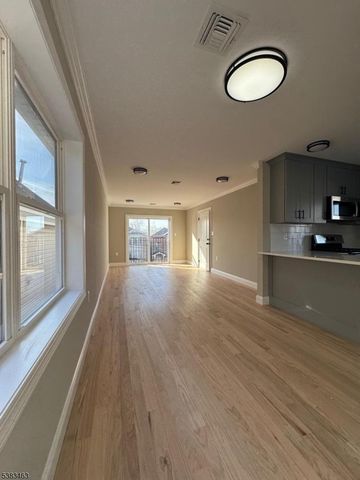 111 S Park St, Elizabeth City, NJ 07206