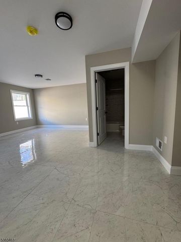 111 S Park St, Elizabeth City, NJ 07206