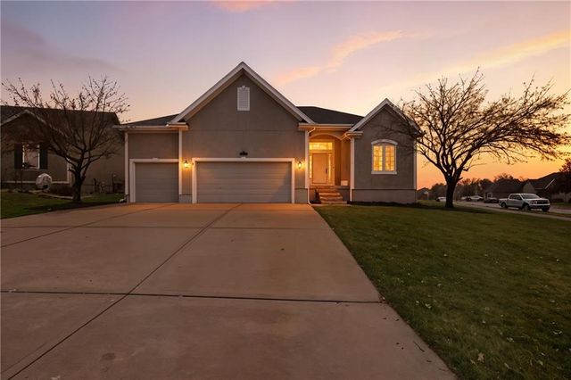 14650 S Glen Eyrie Street, Olathe, KS 66061
