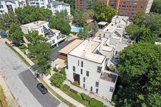 4559 Walnut Street, Kansas City, MO 64111