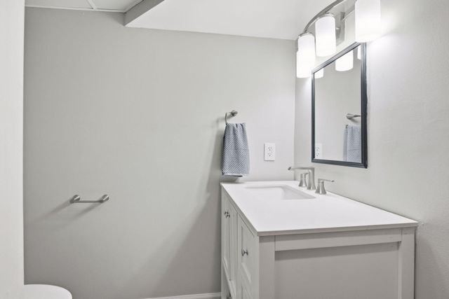 4850 W 64th Street, Edina, MN 55435