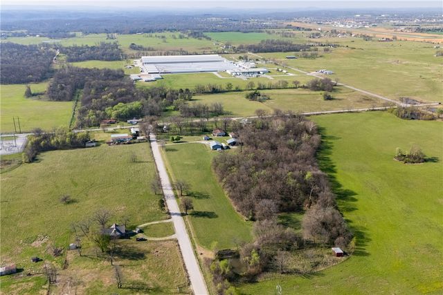 14745 Russell Road, Siloam Springs, AR 72761