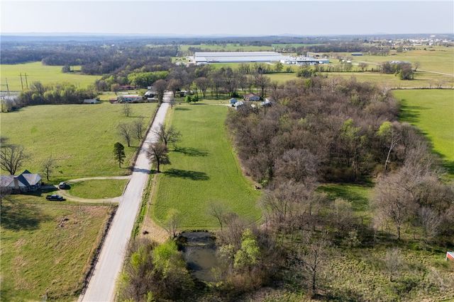 14745 Russell Road, Siloam Springs, AR 72761