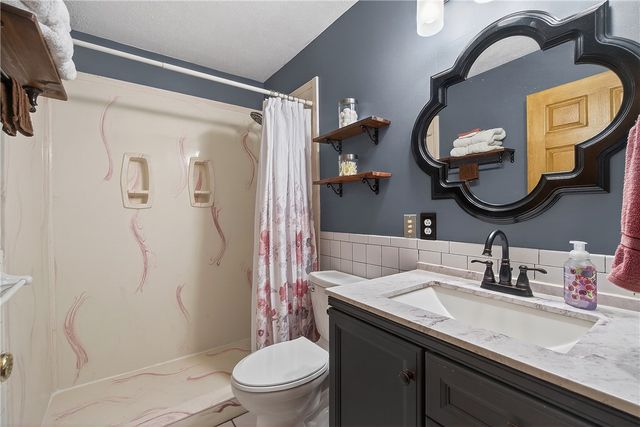 14745 Russell Road, Siloam Springs, AR 72761