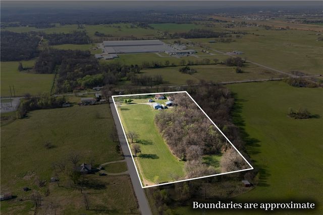 14745 Russell Road, Siloam Springs, AR 72761