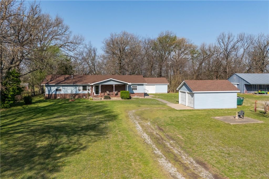 14745 Russell Road, Siloam Springs, AR 72761