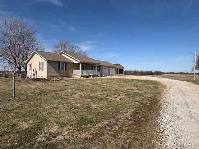1013 Z And Z Road, Greenville, IL 62246