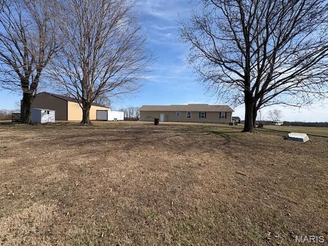 1013 Z And Z Road, Greenville, IL 62246