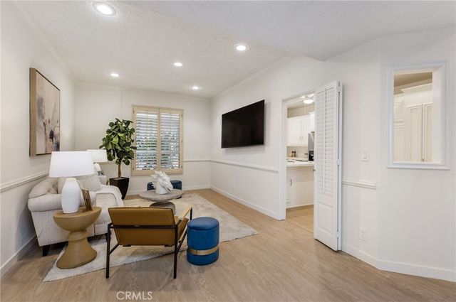 5216 Yarmouth Avenue 105, Encino, CA 91316