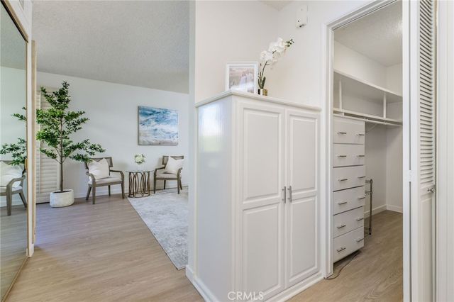 5216 Yarmouth Avenue 105, Encino, CA 91316